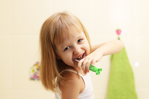 体に悪影響 子どもが歯磨き粉を飲んだときの対処法 Hanone ハノネ 毎日キレイ 歯の本音メディア
