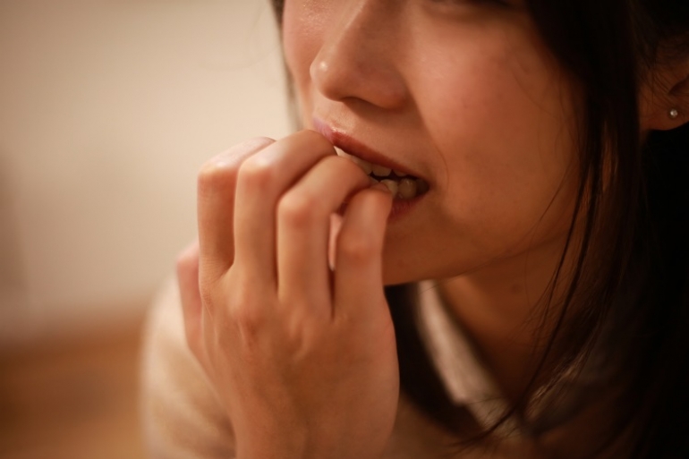 爪を噛む癖 が歯並びに影響 爪噛みを直す方法とは Hanone ハノネ 毎日キレイ 歯の本音メディア