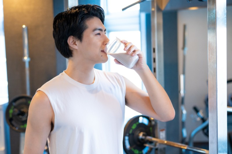 プロテインを飲む