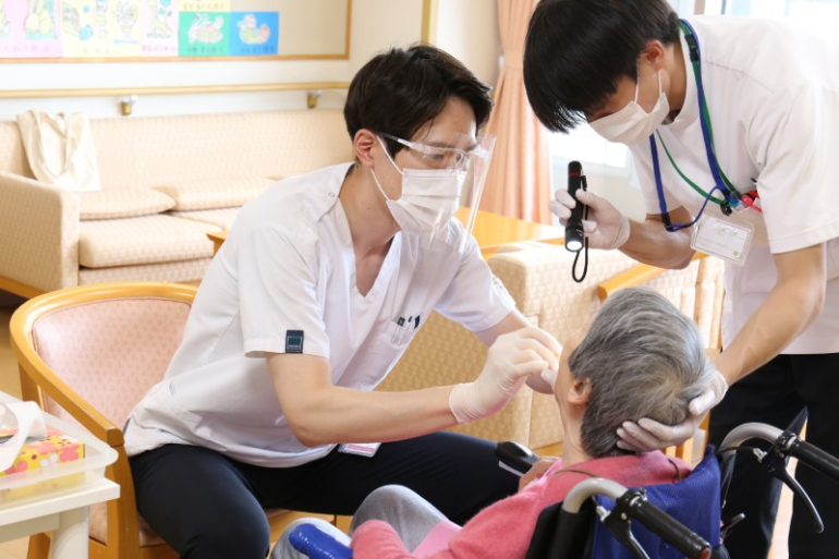 訪問歯科の様子3
